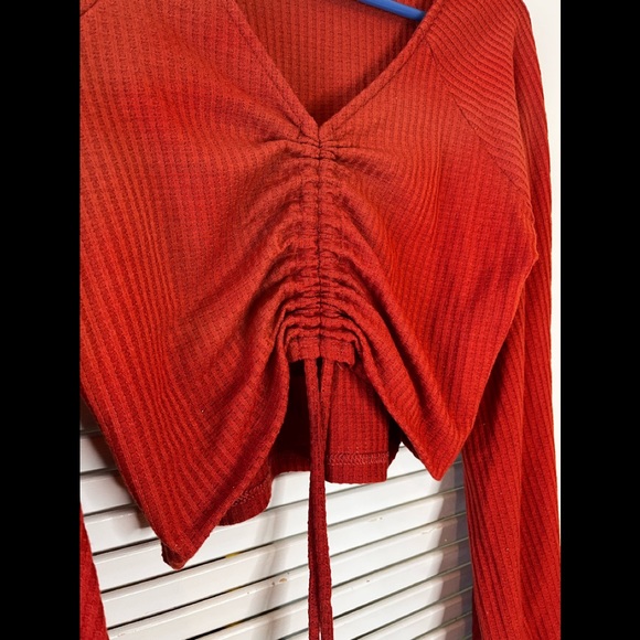 Zaful Ruched crop too long sleeve - Picture 3 of 4